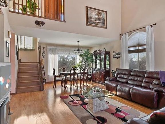 2nd image of 167 W Honeysuckle Ct