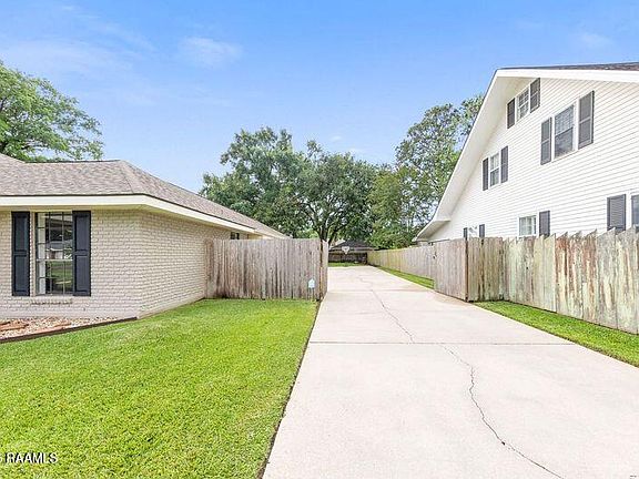 5th image of 1001 E Bayou Pkwy