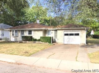 910 Hawley St, Taylorville, IL 62568
