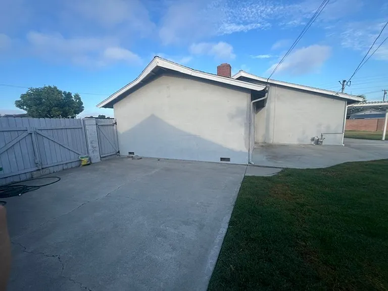 6581 Bestel Ave — Photo 25