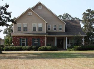 712 Riverdale Rd, Grenada, MS 38901