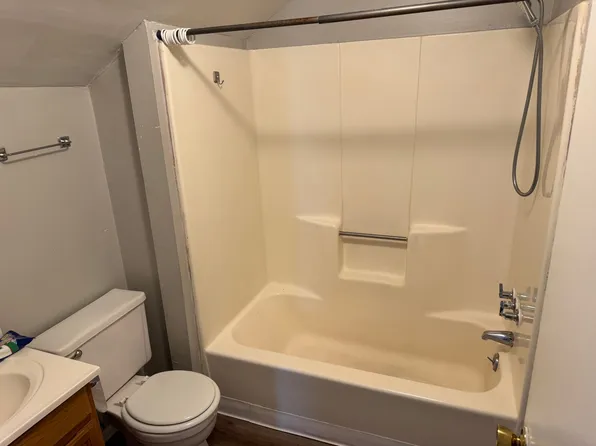 221 Amity St SE #2, Lowell, MI 49331