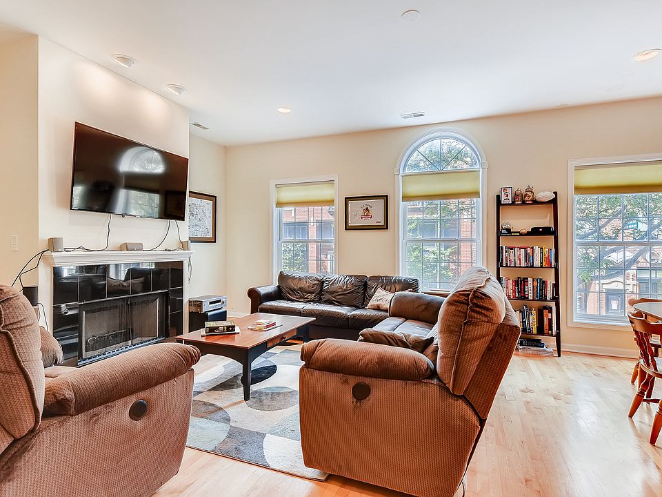 1st image of 2834 N Lincoln Ave APT 1