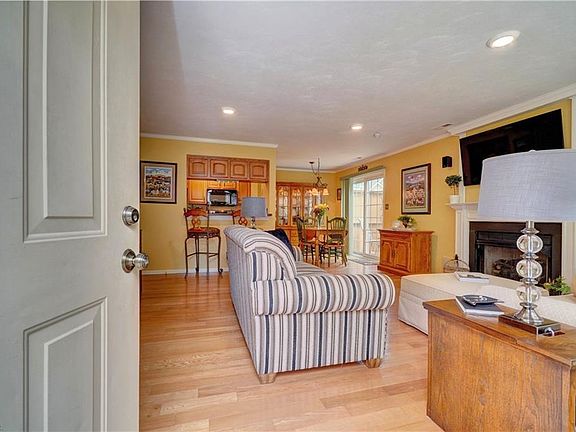 3rd image of 2377 London Pointe Dr