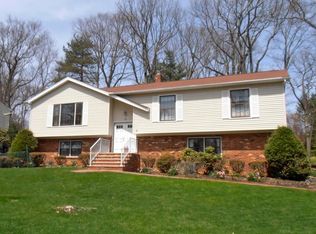 22 Chestnut Hill Rd, Randolph, NJ 07869