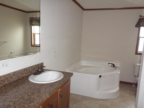 4th image of 4858 Othello Ln