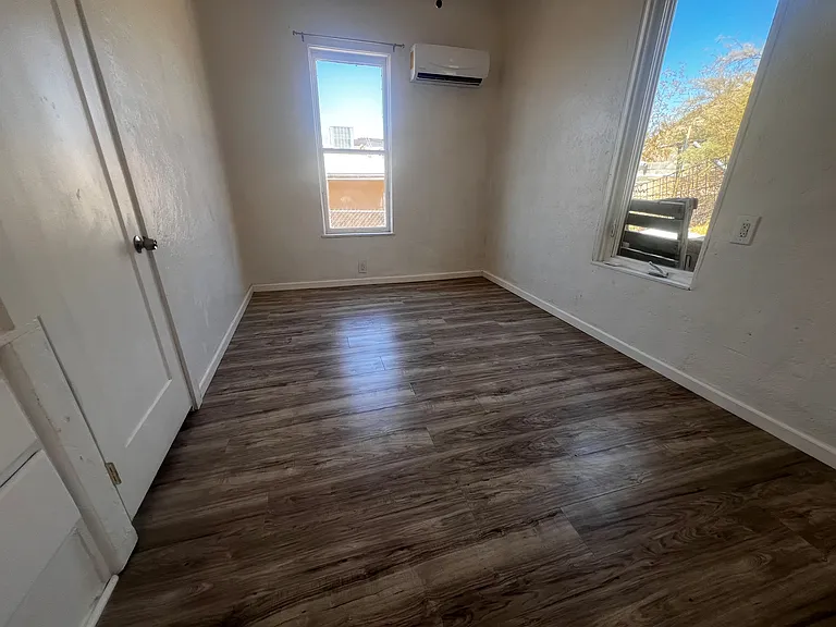 319 E St — Photo 13