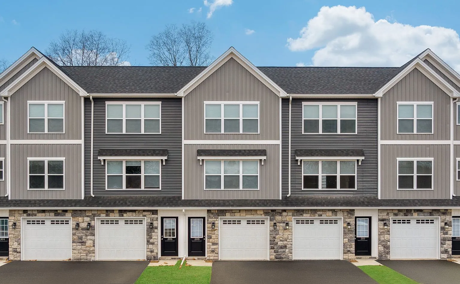 2 Bedroom Townhome with Attached Garage and Office Room in Hampden Township — Photo 1