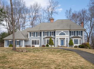 7 Brighton Ln, Simsbury, CT 06070