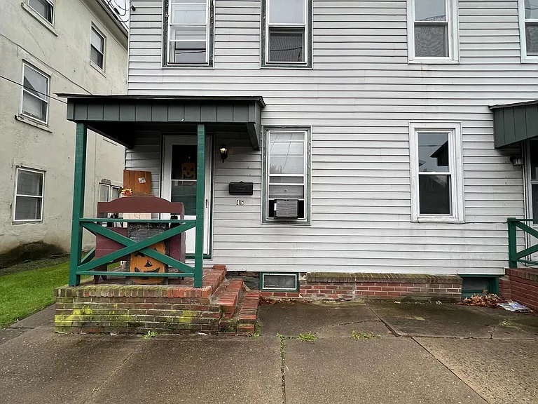 415 1/2 Walnut St — Photo 1
