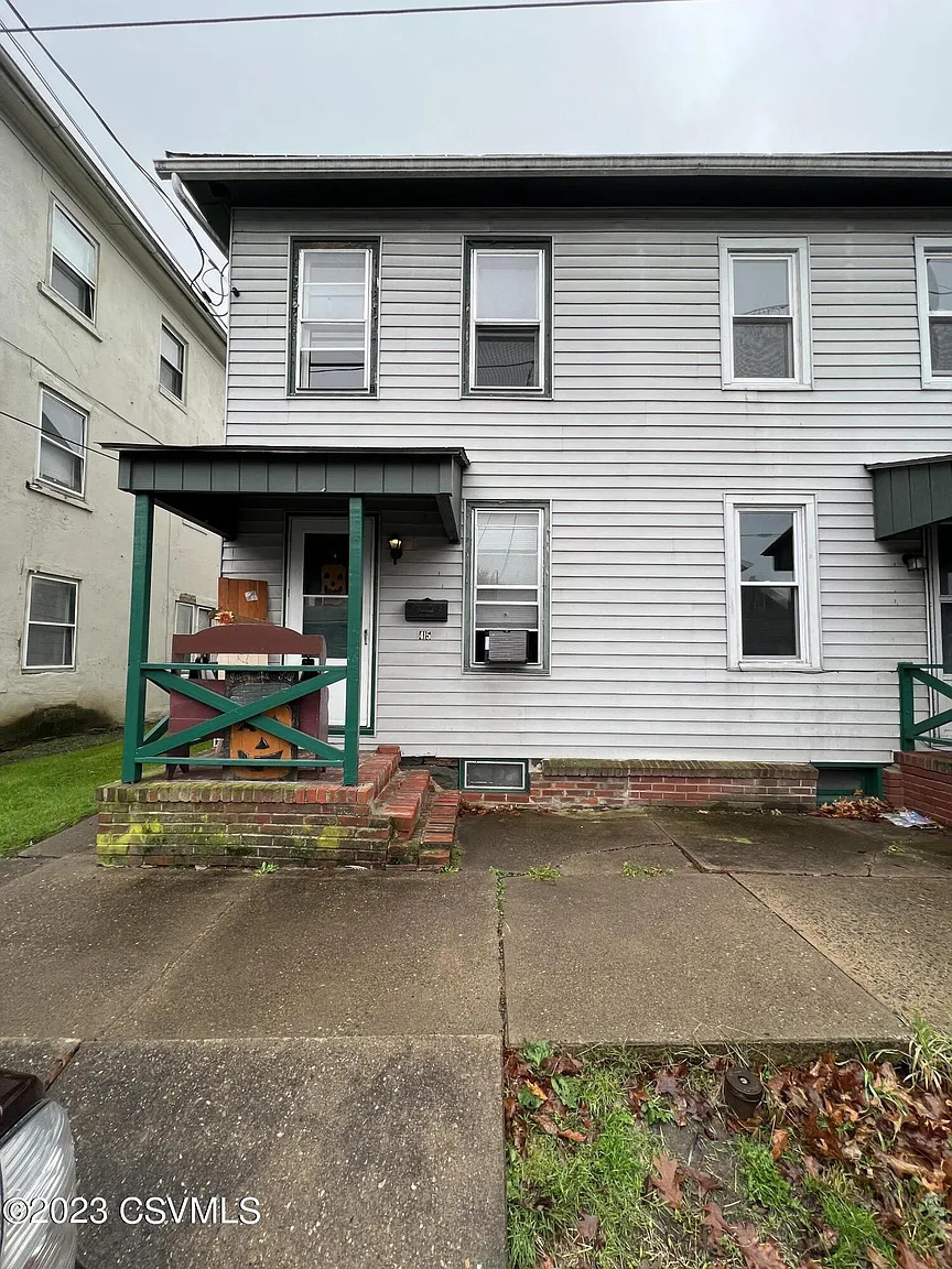 415 1/2 Walnut St photo 1