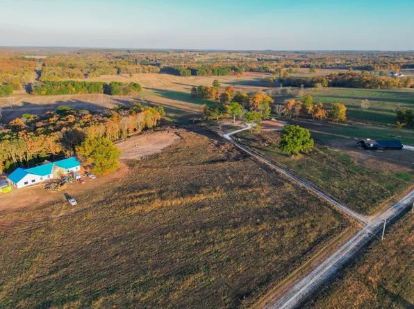 4 State Highway 32, Stockton, MO 65785