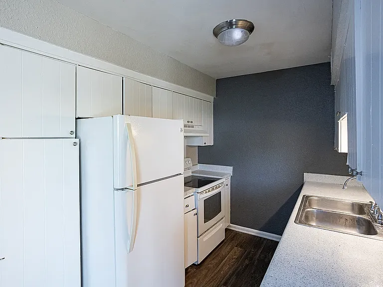 Highland Ridge Apartments — Photo 12