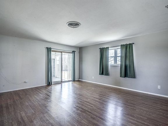 3rd image of 1619 Harvard Ct