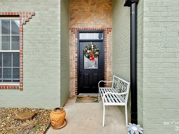 4th image of 307 Camden Dr