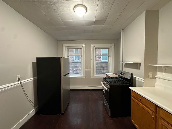 4th image of 39 Forest St #2