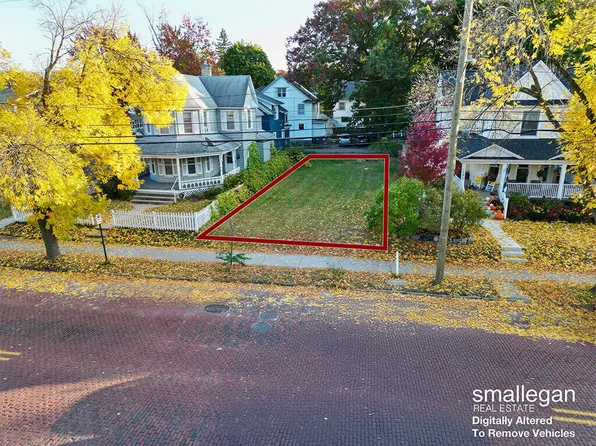 1350 Wealthy St SE, Grand Rapids, MI 49506