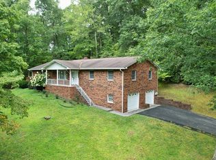 1601 Round Hill Rd, Oak Hill, WV 25901