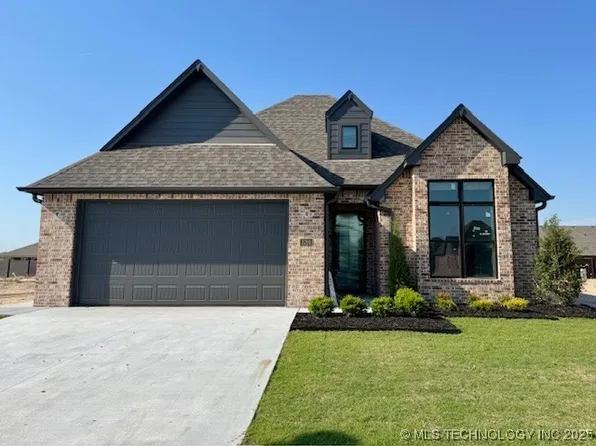 3700 W Laredo St, Broken Arrow, OK 74012