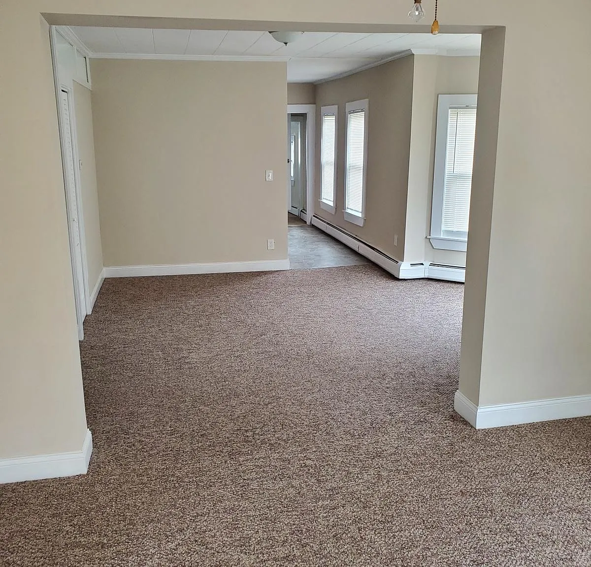4 bed, 1600 sqft, $2,100 — Photo 3