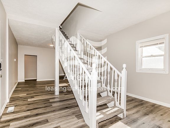 1789937_002_living_room_13972252.jpg