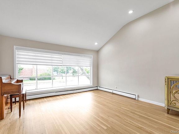 2nd image of 964 Cranford Avenue