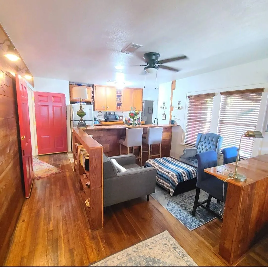 1 bed, 1.0 bath, 850 sqft, $1,600 — Photo 3
