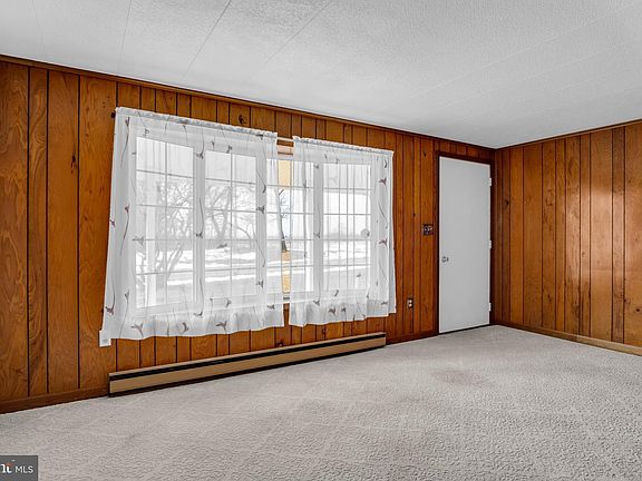 5th image of 647 N Middle Rd