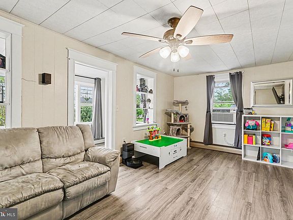4th image of 1020 Oberlin Rd