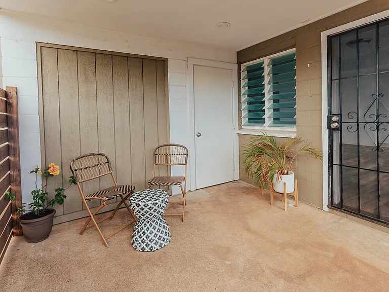 Oliana St — Photo 1