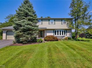 445 Dogwood Ln, Nazareth, PA 18064