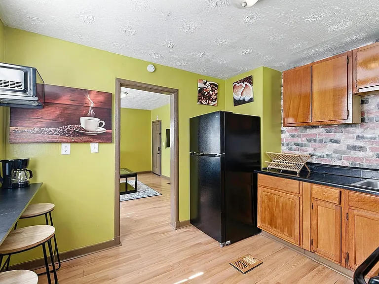 237 E 21st St — Photo 10
