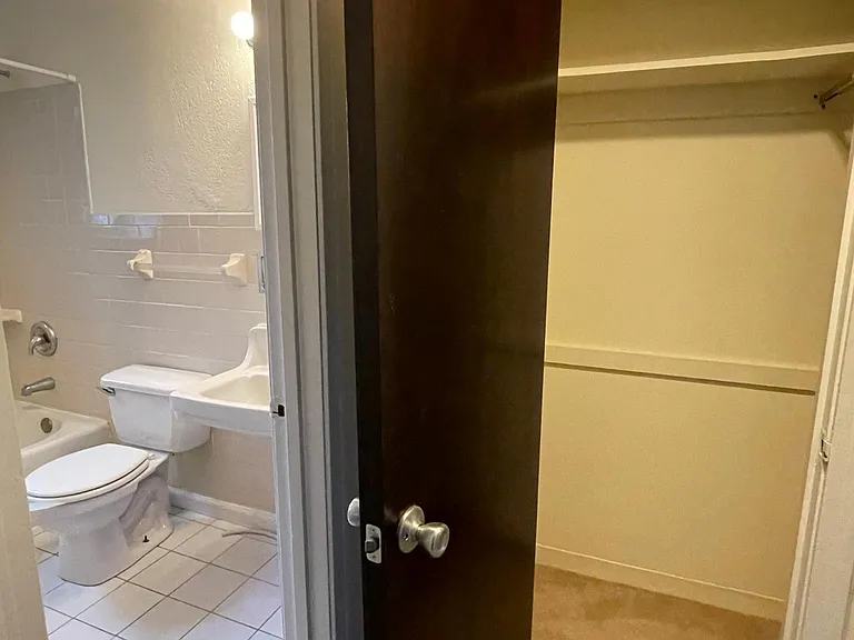 451 Bernhardt Dr — Photo 14