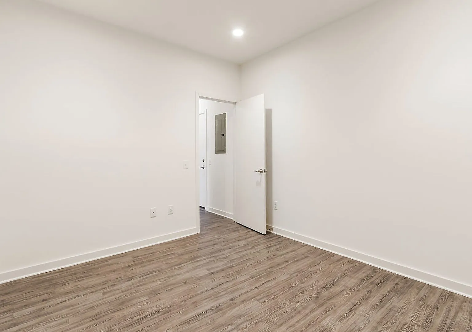 Revi Flats — Photo 1