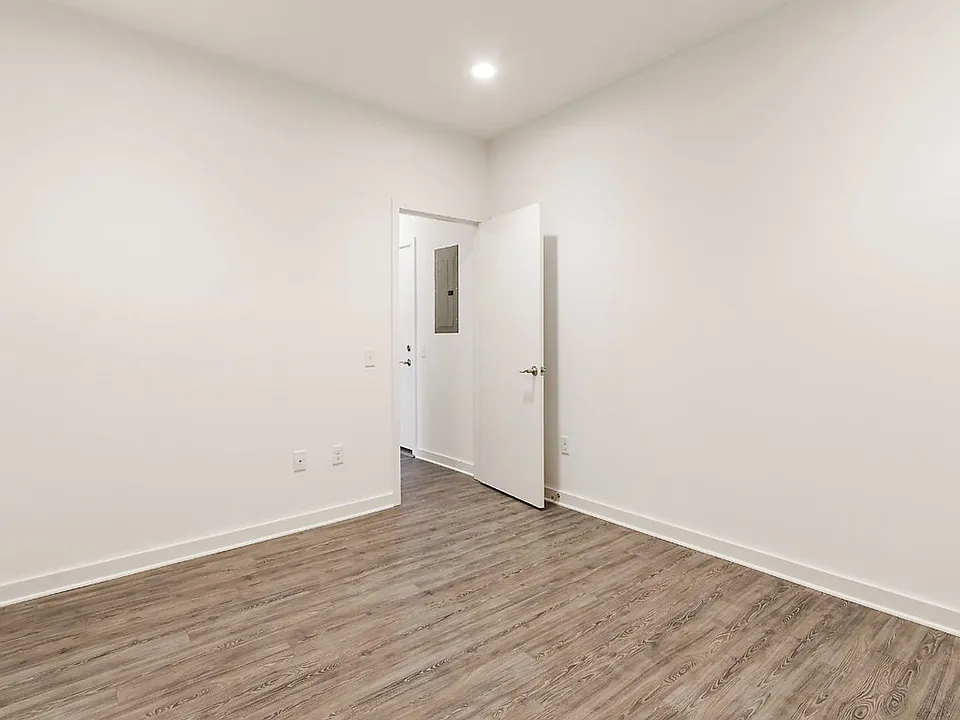 44 W Market St