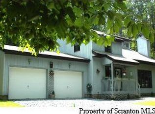 90 Deerfield Rd, Lake Ariel, PA 18436