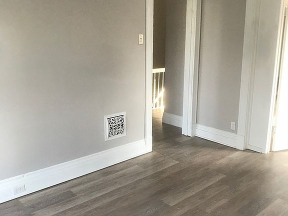 2nd image of 3018 Henrietta St