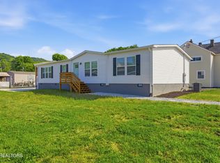 725 Siluria St, Harriman, TN 37748