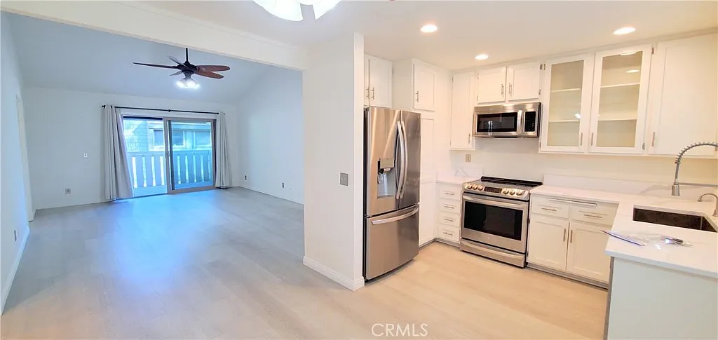 2 bed, 955 sqft, $2,395 — Photo 1