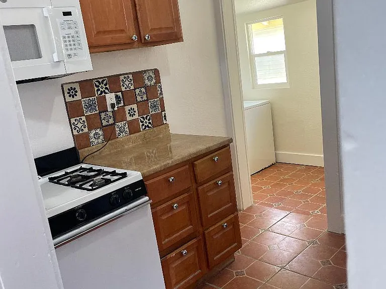 828 Sartori Ave — Photo 7