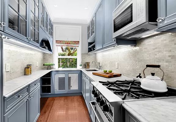 3rd image of 132 W 78th St #1R2