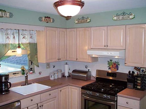 5th image of 202 Shannon Heights Dr