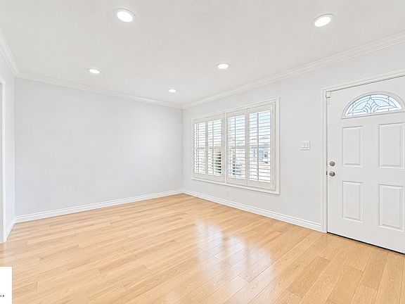 4th image of 4854 Halkett Ave