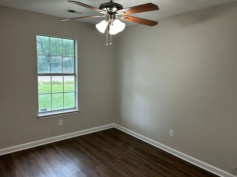 3530 Mayfair Dr — Photo 12