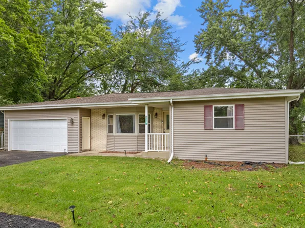 110 Bay Rd, McHenry, IL 60051