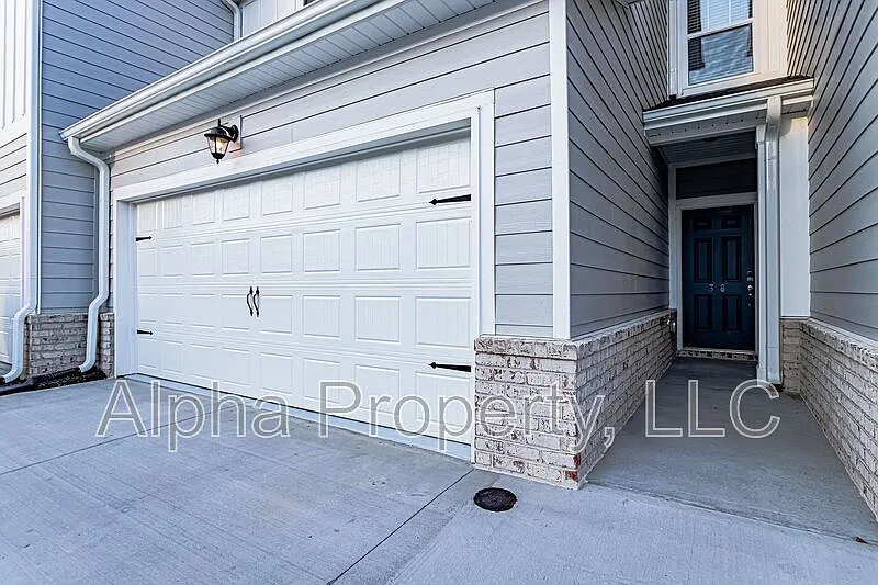 3 bed, 2.5 bath, 1618 sqft, $1,850 — Photo 2