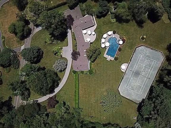 5th image of 8 Hemlock Dr
