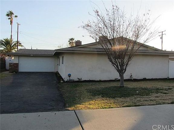 2nd image of 27165 Cypress St