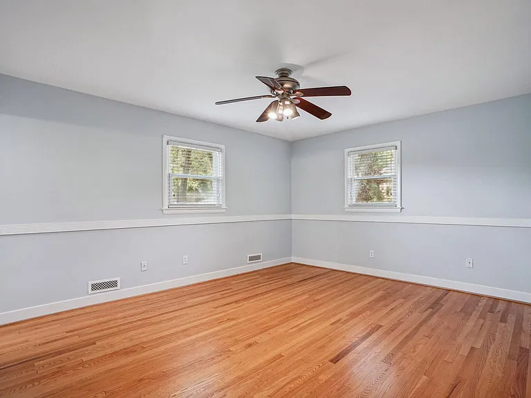 1100 Maple Ave E — Photo 36