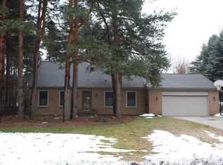 6219 Pinewood Dr, Clarkston, MI 48346